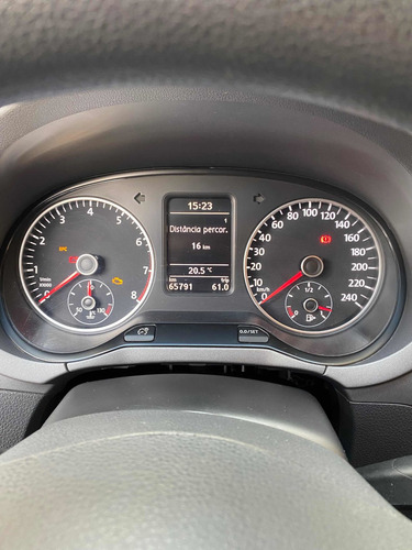 Imagem 14 de 15 de Volkswagen Fox 2014 1.6 Vht Total Flex 5p