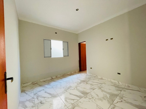 Imagem 10 de 12 de Ótima Casa Com Piscina, 1 Suíte E Ficando À 100m Do Mar Em Itanhaém, Sp. Aceita Financiamento Bancário.
