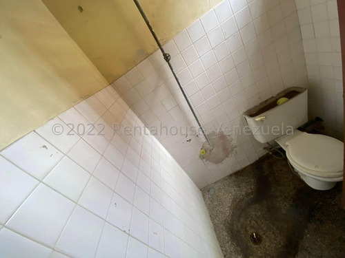 Local En Venta Con Gran Potencial Espacioso Al Centro-oeste De Barquisimeto Kenlimar Nieto 23-4580