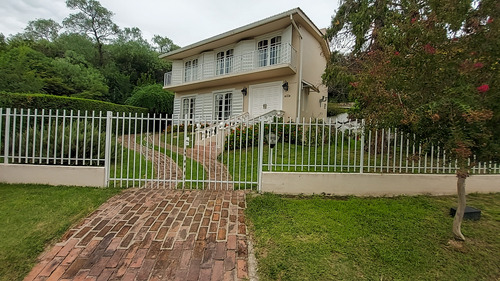 Casa Con Vista Al Lago De 3 Dormitorios, Barrio La Cuesta Carlos Paz