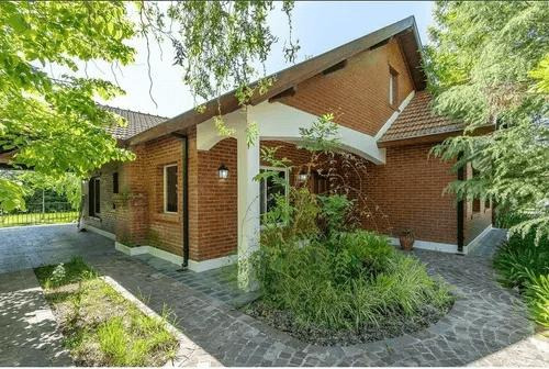 Casa En Venta En Echeverría Del Lago, Apta Crédito. Canning, Esteban Echeverría.