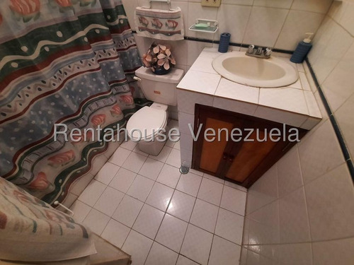 Bello Townhouse En Venta Ubicado En La Tahona 25-15574