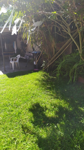 Sólida Casa En Agradable Entorno