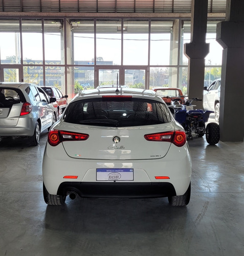 Imagen 5 de 22 de Impecable Alfa Romeo Giulietta Año 2016 Con Solo 52.000 Km