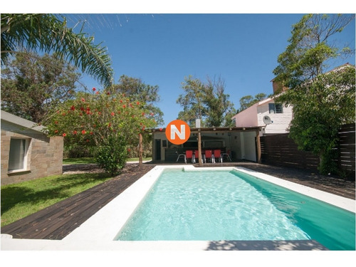 Casa En Venta, Mansa, Punta Del Este, 4 Dormitorios.- Ref: 209956