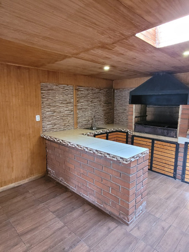 Casa De 3d 3b Mas Escritorio Y Quincho En Codominio Privado
