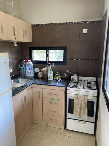 Imagen 5 de 11 de Venta Casa Con Pileta Y Jardin Forestado Roldan