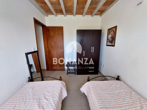 Casa En Punta Colorada - Piriápolis. 600 Metros De La Playa. 6 Personas, 3 Dormitorios, 2 Baños.