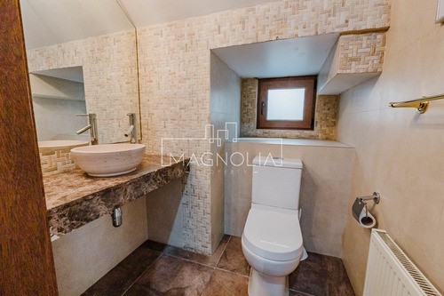 Casa En Arriendo De 5 Dorm. En Lo Barnechea