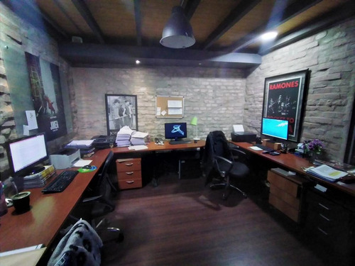 Imagen 3 de 19 de Edificio Comercial- Gran Edificio Próximo A Maldonado Y Salto, 316 M2, Reciclado !!