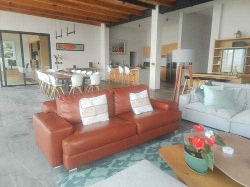 Casa De 2 Niveles En El Santuario , Valle De Bravo