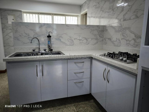Apartamento En Alquiler En Horizonte 24-27430 Cs