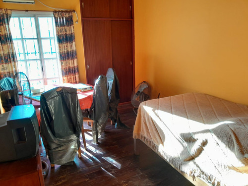 Casa En Venta En Beccar De 4 Dormitorios, Entre Vias Y Libertador, Jardín, Pileta.