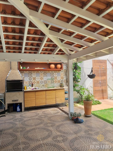 Imagem 4 de 20 de Casa Com Piscina No Centro De Ubatuba - Litoral Norte De São Paulo - Vc311