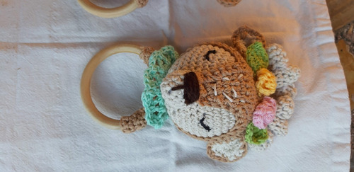 Imagen 1 de 8 de Matilda Reno Sonajero Mordillo Amigurumi Tej A Mano Crochet