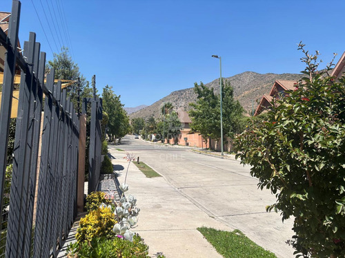 Cercano A Colegio Padre Hurtado Juanita De Los Andes