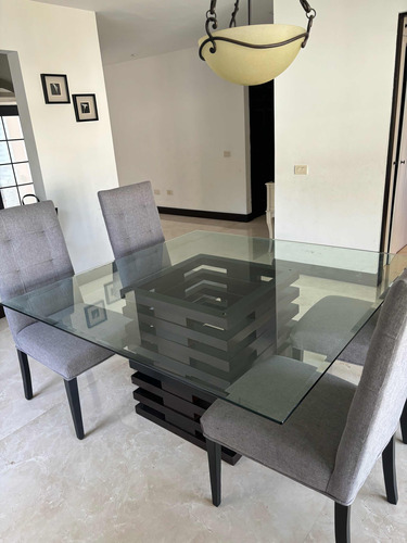 Comedor Contemporáneo 1.5m X 1.5m Puede Incluir 4 Sillas.