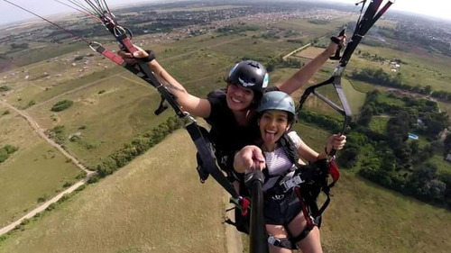 Imagen 4 de 10 de Vuelo En Parapente