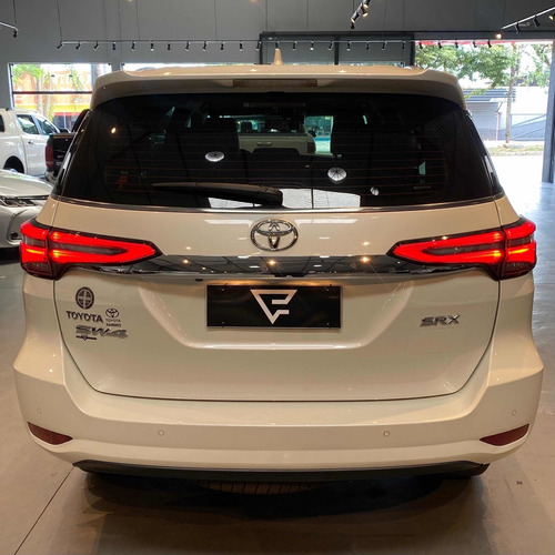 Imagem 5 de 15 de Toyota Sw4 2021 2.8 Tdi Srx 7l 4x4 Aut. 5p 204 Hp