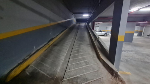 Cochera En Corredor Libertador