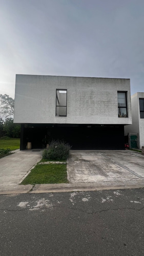 Casa En Venta - Barrio Solares De Zapiola