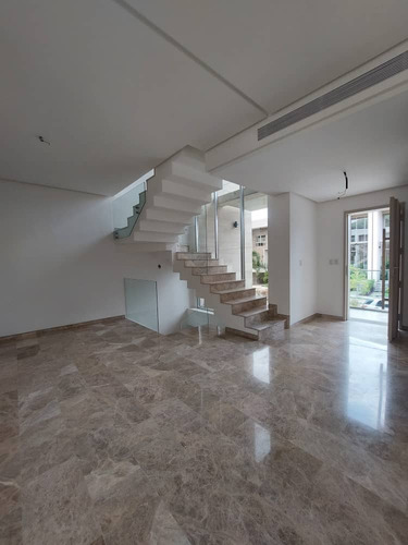 En Cumbres De Guataparo Townhouse A Estrenar Vende Saúl Osío
