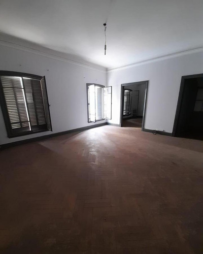 Venta - Departamento 4 Dormitorios 2 Baños - Calle Emilio Olmos