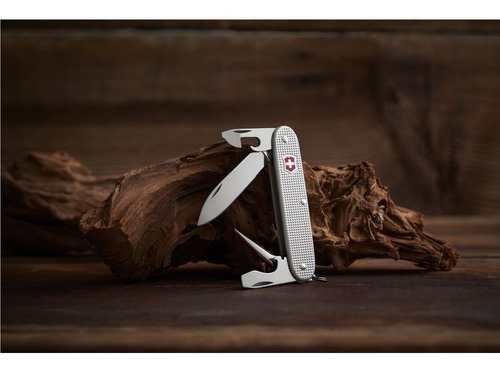 Imagen 3 de 4 de Navaja Victorinox Estriada Pioneer 8 Funciones