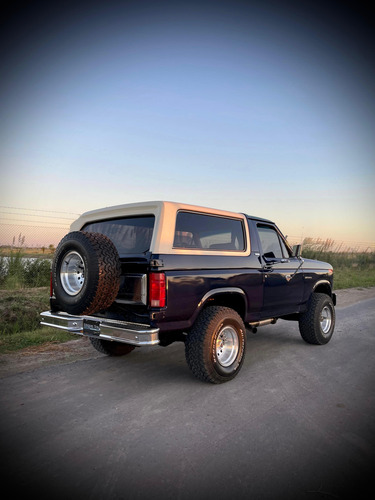 Ford Bronco XLT V8 302
