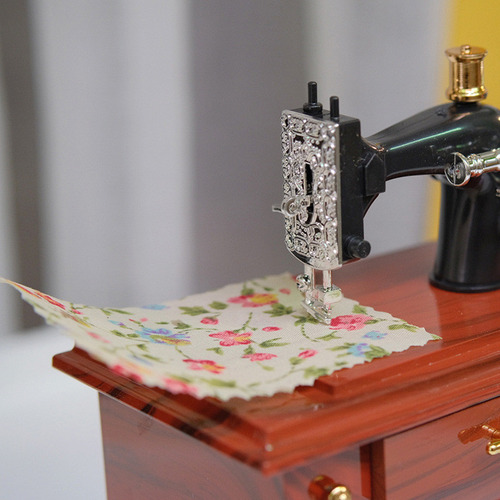 Estuche De Cumpleaños Mecánico Estilo Mini Máquina De Coser