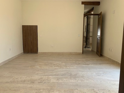 Imagen 4 de 14 de Qh1 Casa En Venta En Colinas De Juriquilla Con Techos De Doble Altura