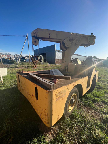 Grua Milanese 3000kg Perkins Diesel