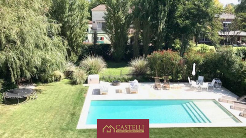 Casa De 5 Dormitorios En Venta Ayres De Pilar