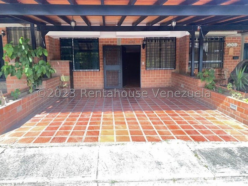 Townhouse En Venta Nueva Casarapa  23-28406