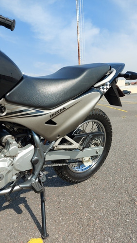 Imagen 21 de 25 de Honda Falcon 400 Nx4 (2011)