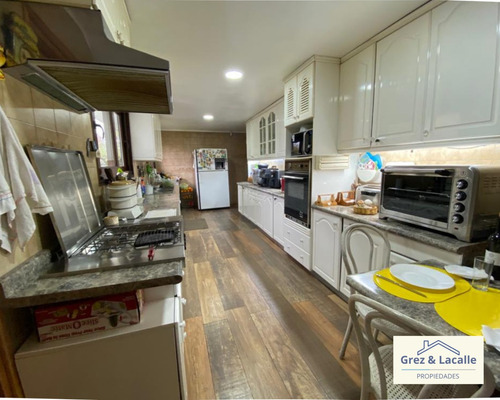 Se Vende Casa En Exclusivo Sector De Curicó.