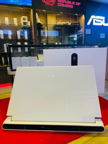 Imagen 2 de 2 de Nueva Alienware X17 R1 17.3 Pulgadas