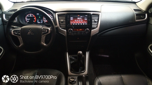 Imagen 10 de 15 de Mitsubishi L200 2019 2.4 Di-d High Power 181cv Cuero