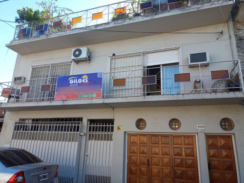 Excelente Casa En 2 Plantas  Ideal 2 Flias.   Todo  S/lote 10x23.90m² En San Justo