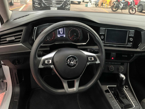 Imagen 10 de 13 de Volkswagen Jetta 1.4t Trendline Aut Ac 2019