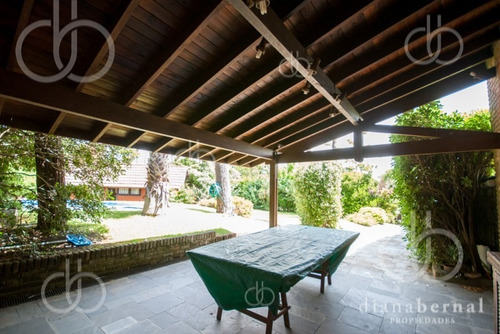 Punta Del Este, Casa En Mansa Con Piscina Climatizada Y 4 Dormitorios .- Ref: 41879
