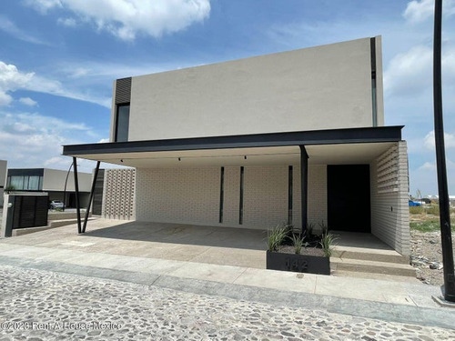 Casa En Venta En Lomas Del Campanario 4 Recamaras 315m2