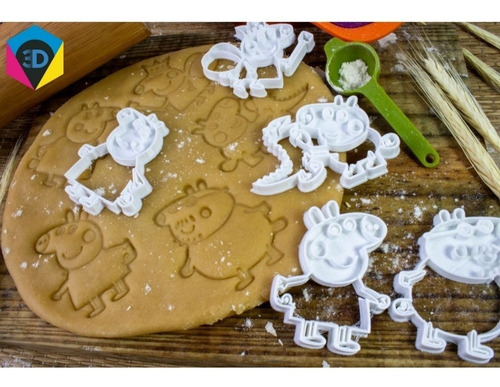 Imagem 2 de 7 de Cortador De Biscoito Peppa Pig 5 Peças Mamãe E Papai Pig