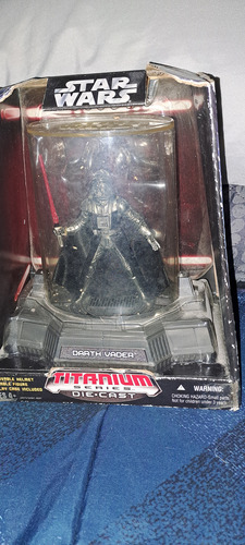 Star Wars Darth Vader Titanium (Usado)