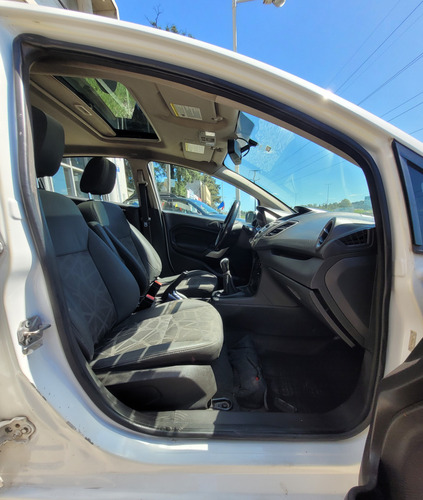 Impecable Ford Fiesta Kinetic 1.6 Design Titanium Año 2012
