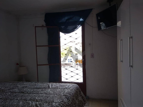Imagem 10 de 11 de Sobrado Com 3 Dormitórios Sendo 1 Suite, Com Armários Nos Quartos E Cozinha - Churrasqueira E Edicula - So0271