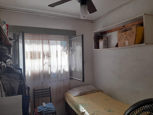 Ph En Venta - Caseros - 3 Amb, Patio Y Terraza. Sobre Avda. San Martín Al 3900, Caseros