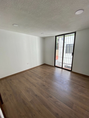Imagen 15 de 22 de Casa En Venta Totalmente Remodelada Con 3 Recs En Barrio Del