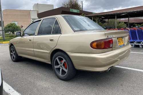 Mitsubishi Lancer 1.3 Gl 4 p