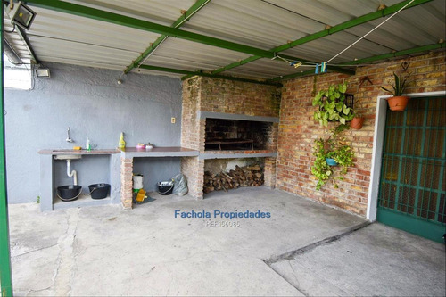 Vende Las Acacias 3 Dormitorios, Garaje, Barbacoa